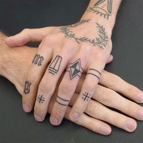 Tatuajes de dedos hombres